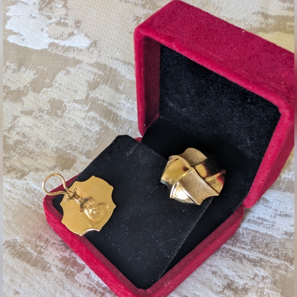 14K💛GOLD BEAUTIFUL OMEGA CLIP EARRINGS